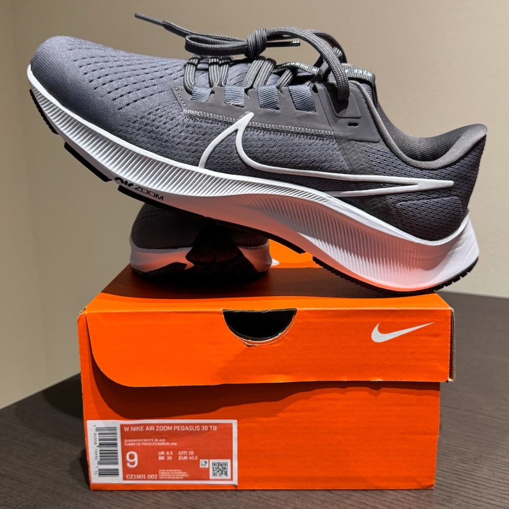Women's Nike Air Zoom Pegasus 38 - Gray, Size 9